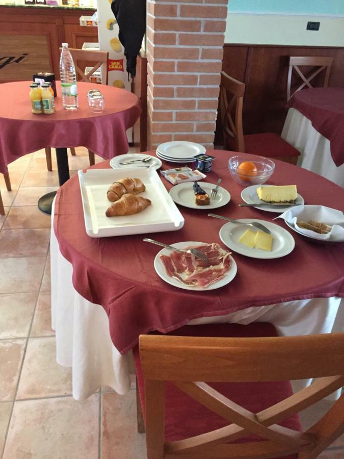 Albergo "Da Gigi" Celano Esterno foto