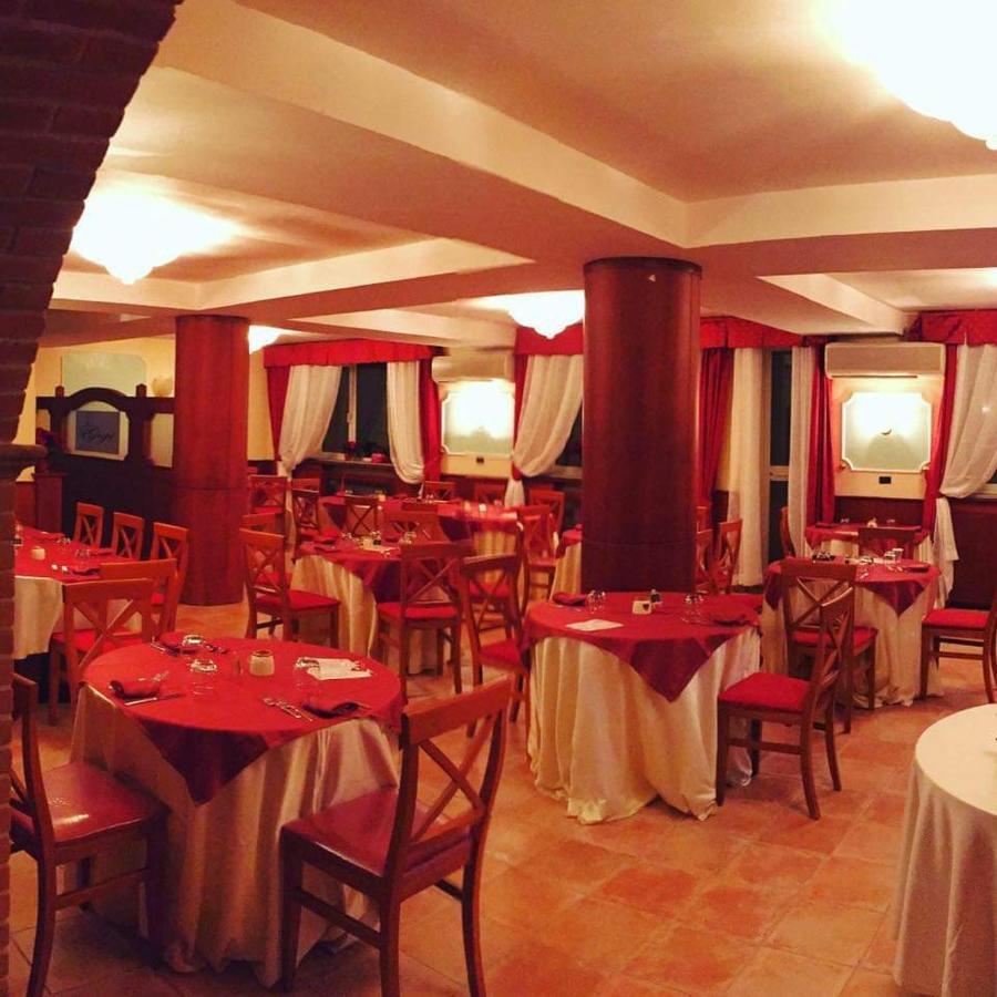 Albergo "Da Gigi" Celano Esterno foto